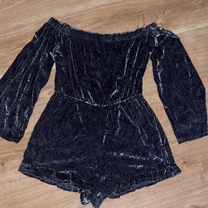 Peach Love California Off-The-Shoulder Romper in Blue Velvet Size: Small